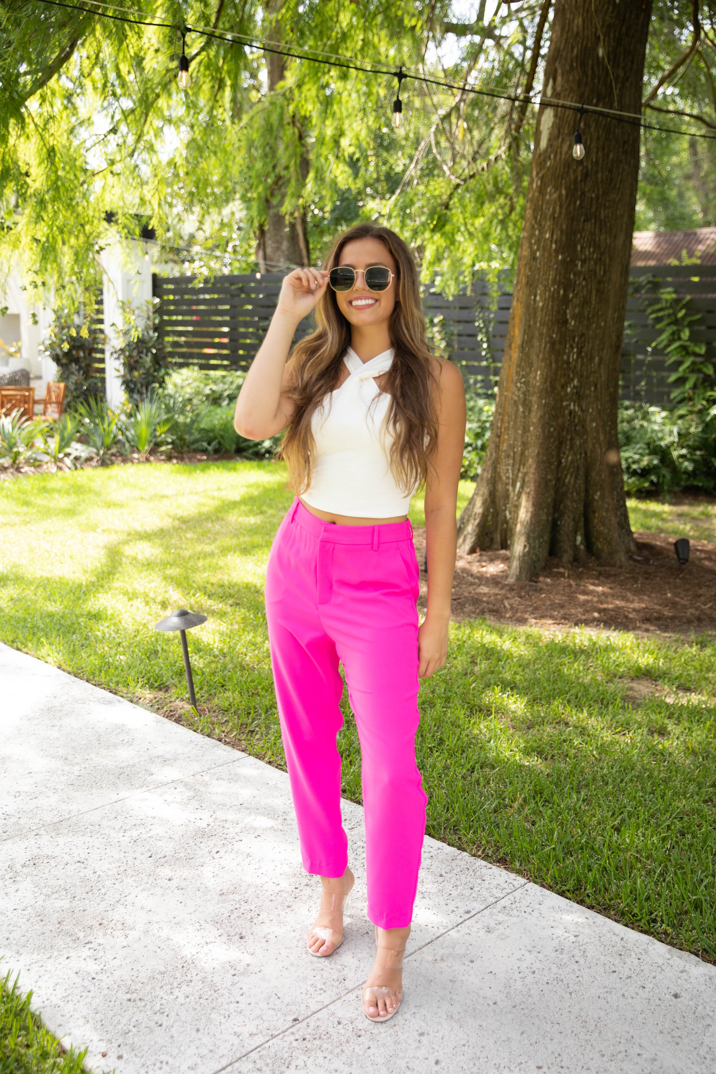 Hot pink pants fall outfit | Pink jeans outfit, Pink pants outfit, Fashion